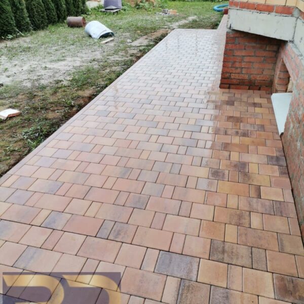 ukladka-trotuarnoy-plitki-colourmix-pod-kluch-min